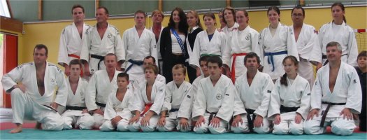 Tous les participants à l'activité judo, avec la présence de miss Bretagne